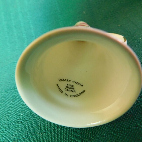 Miniature Porcelain Horn – Hand-Painted Floral Accent with Gold Trim near mint - Picture 6 of 6